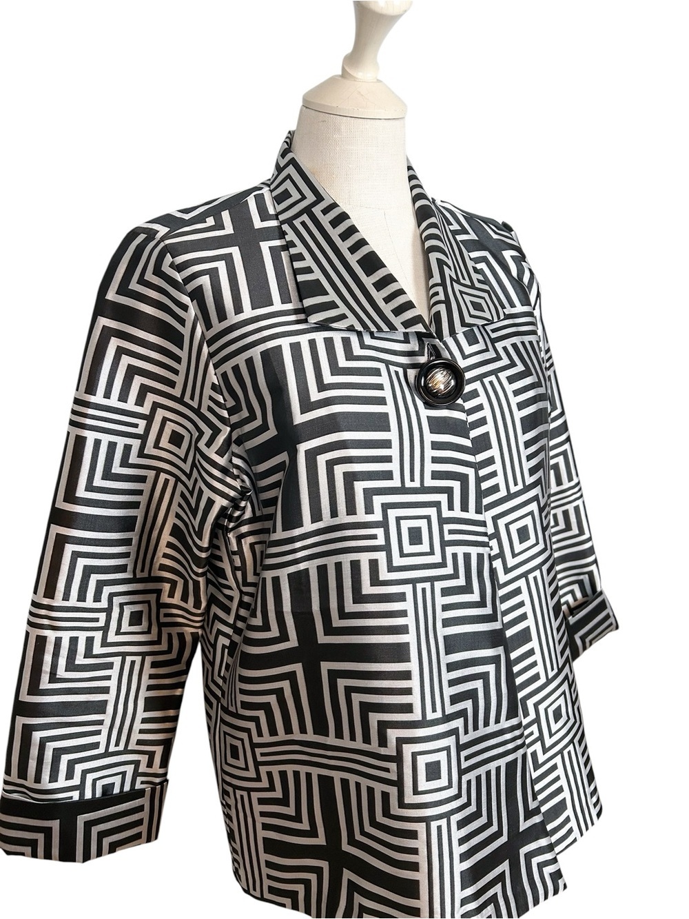 Connie Roberson Black and White Geometric Button Jacket - Picture 4 of 7